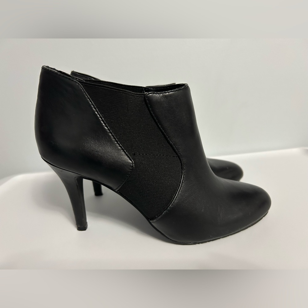 Arturo Chiang Black Leather High-Heel Ankle Booties